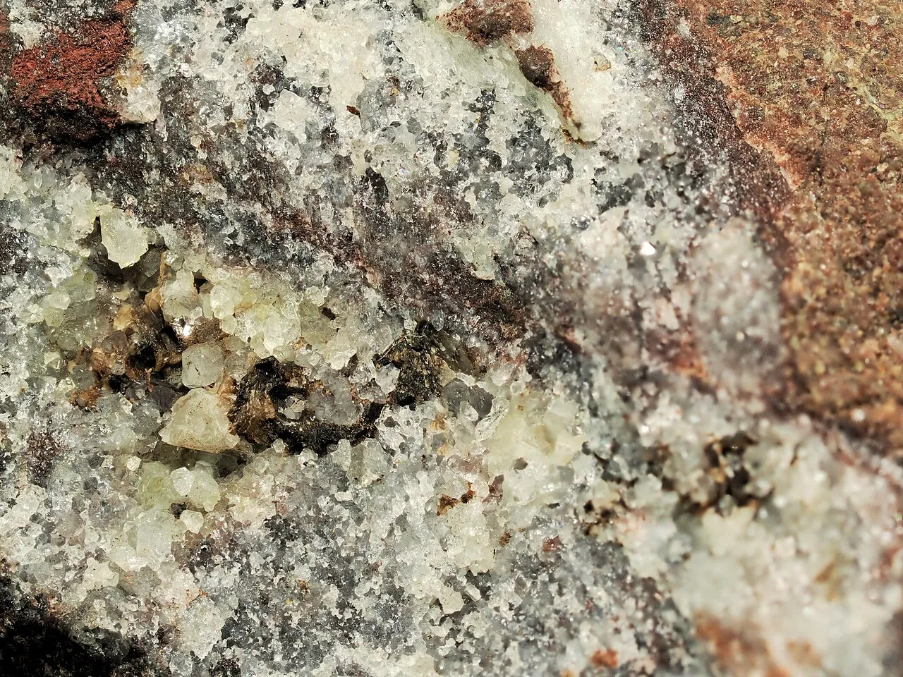 Tiemannite with quartz from the Charlotte mine in Clausthal, the type locality.